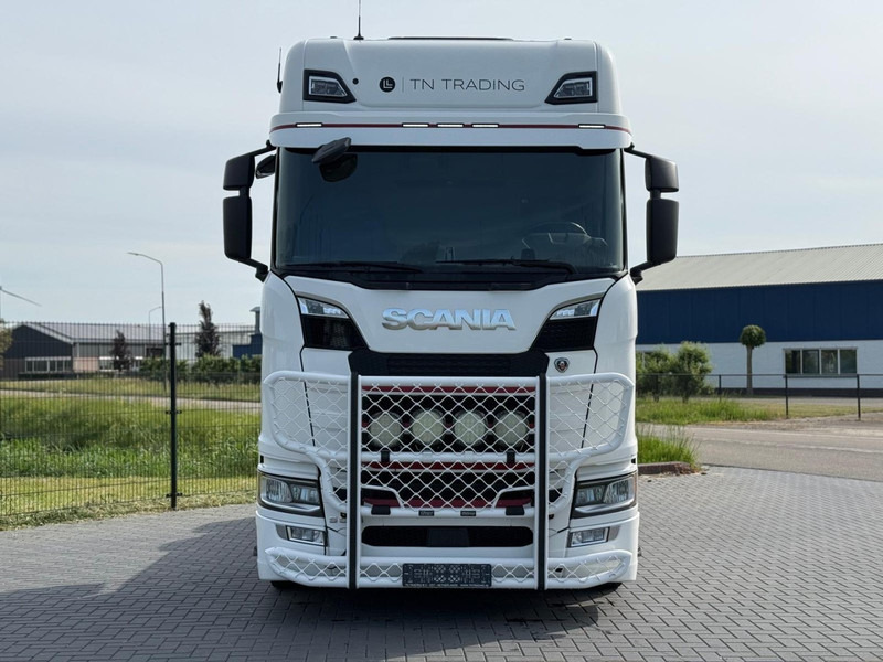 Scania S580 VOLLUCHT, PTO, LEER, RETARDER, TV, 3.15WB, BULLBAR. - Vilkikas: foto 4 Scania S580 VOLLUCHT, PTO, LEER, RETARDER, TV, 3.15WB, BULLBAR. - Vilkikas: foto 4
