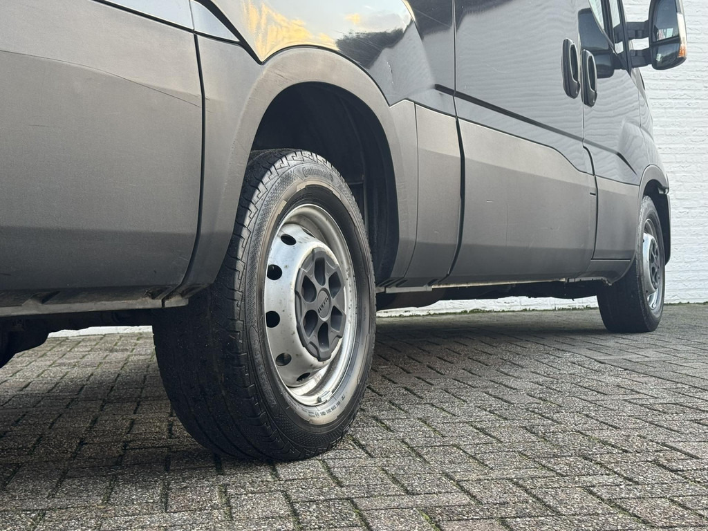 Iveco Daily-35S13V 2.3 352 H3 L Airco Cruise 3 Zits Radio cd Usb Goed onderhouden - Krovininis mikroautobusas: foto 5 Iveco Daily-35S13V 2.3 352 H3 L Airco Cruise 3 Zits Radio cd Usb Goed onderhouden - Krovininis mikroautobusas: foto 5