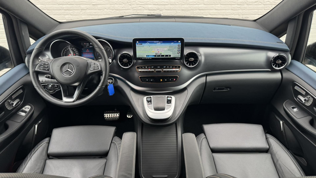 Interior photo 2: Keleivinis furgonas Mercedes-Benz EQV-300 L2 Avantgarde Burmester Stoelkoeling Elektrische schuifdeuren Middenconsole