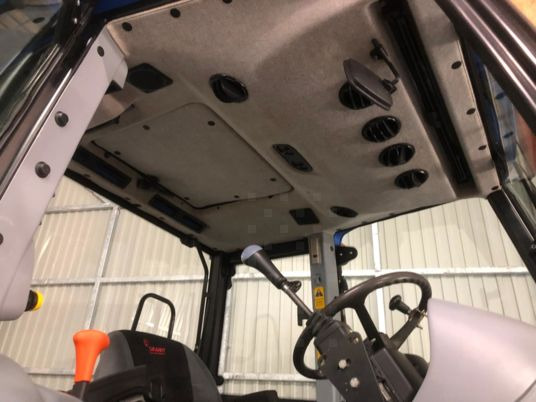 New Holland T5040 TRACTEUR + CHARGEUR - Traktorius: foto 4 New Holland T5040 TRACTEUR + CHARGEUR - Traktorius: foto 4