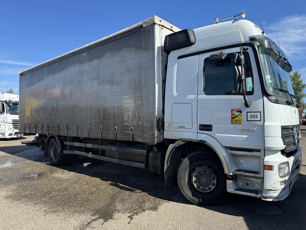 MERCEDES-BENZ ACTROS - Tentinis sunkvežimis: foto 3 MERCEDES-BENZ ACTROS - Tentinis sunkvežimis: foto 3