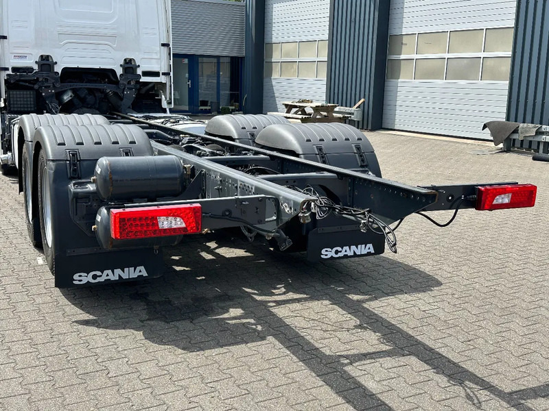 Scania R660 V8 6x4 Chassis with Lift-Axle / Retarder / Wb 4.75 / Full Air / 2 Tank - Važiuoklės sunkvežimis: foto 5 Scania R660 V8 6x4 Chassis with Lift-Axle / Retarder / Wb 4.75 / Full Air / 2 Tank - Važiuoklės sunkvežimis: foto 5