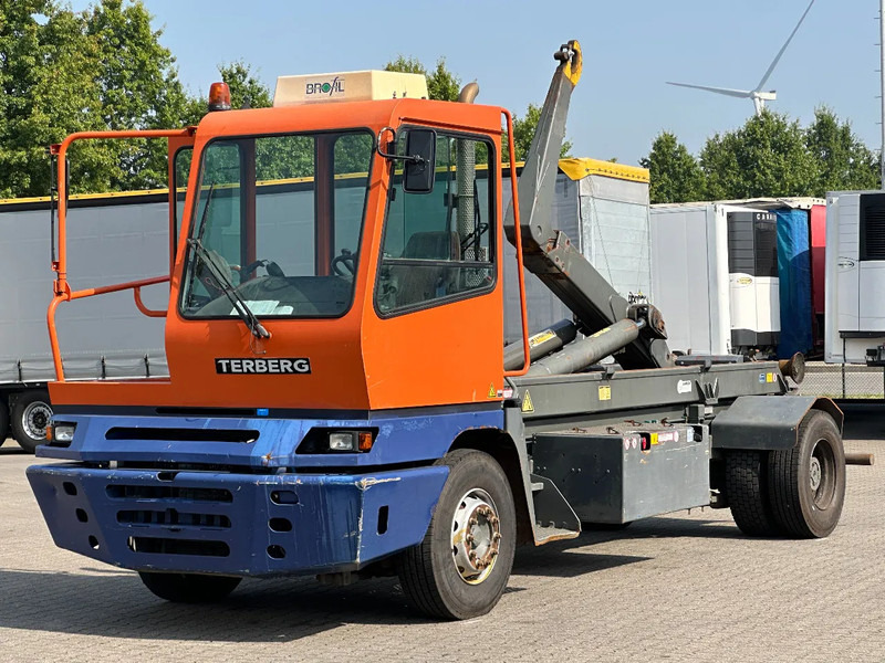 Terberg YT 222 4x2 AJK 30T Haakarm / Weegsysteem / Overdrukcabine / *NL-Kenteken* - Hook-lift sunkvežimis: foto 1 Terberg YT 222 4x2 AJK 30T Haakarm / Weegsysteem / Overdrukcabine / *NL-Kenteken* - Hook-lift sunkvežimis: foto 1