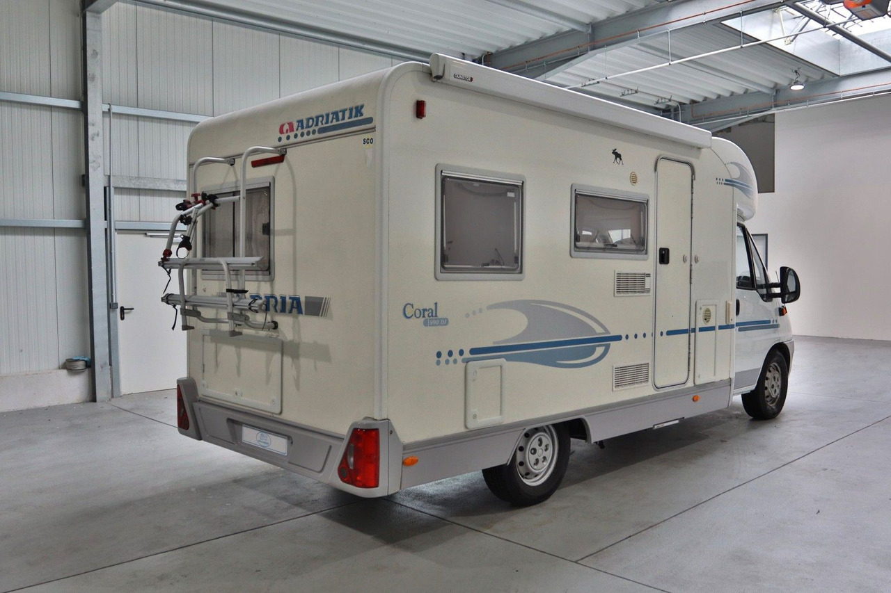 Adria Coral 590 DS / Festbett / Sehr gepflegt - Pusiau integruotas kemperis: foto 4 Adria Coral 590 DS / Festbett / Sehr gepflegt - Pusiau integruotas kemperis: foto 4