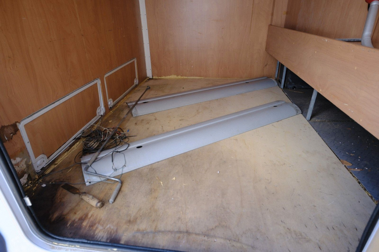 Bürstner A 747-2/Festbett+Garage/Klima/Markise/dop.Boden Bürstner A 747-2/Festbett+Garage/Klima/Markise/dop.Boden - Alkovenas: foto 5 Bürstner A 747-2/Festbett+Garage/Klima/Markise/dop.Boden Bürstner A 747-2/Festbett+Garage/Klima/Markise/dop.Boden - Alkovenas: foto 5