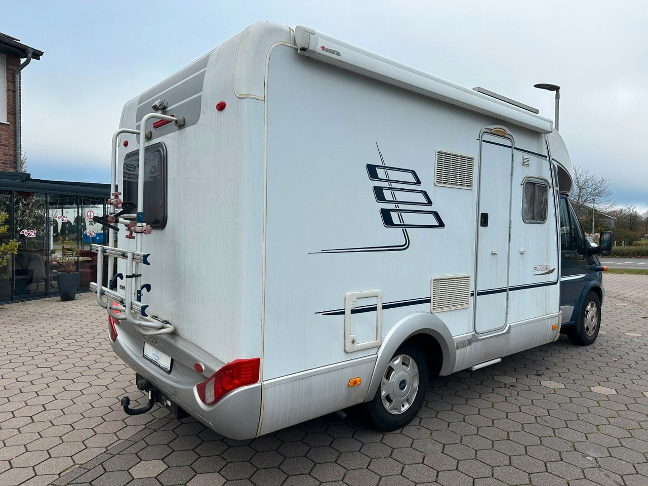 HYMER / ERIBA / HYMERCAR TRAMP T 572 CL/Festbett/Klima/Markise HYMER / ERIBA / HYMERCAR TRAMP T 572 CL/Festbett/Klima/Markise - Pusiau integruotas kemperis: foto 4 HYMER / ERIBA / HYMERCAR TRAMP T 572 CL/Festbett/Klima/Markise HYMER / ERIBA / HYMERCAR TRAMP T 572 CL/Festbett/Klima/Markise - Pusiau integruotas kemperis: foto 4