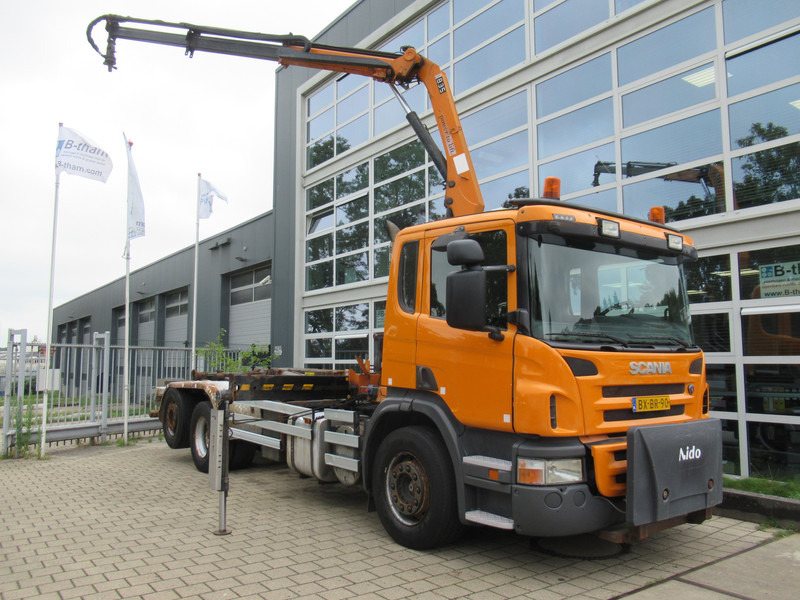 Scania P 320 B 6x2*4 + HMF 835 + HYVA Haakarm - Hook-lift sunkvežimis, Sunkvežimis su kranu: foto 2 Scania P 320 B 6x2*4 + HMF 835 + HYVA Haakarm - Hook-lift sunkvežimis, Sunkvežimis su kranu: foto 2