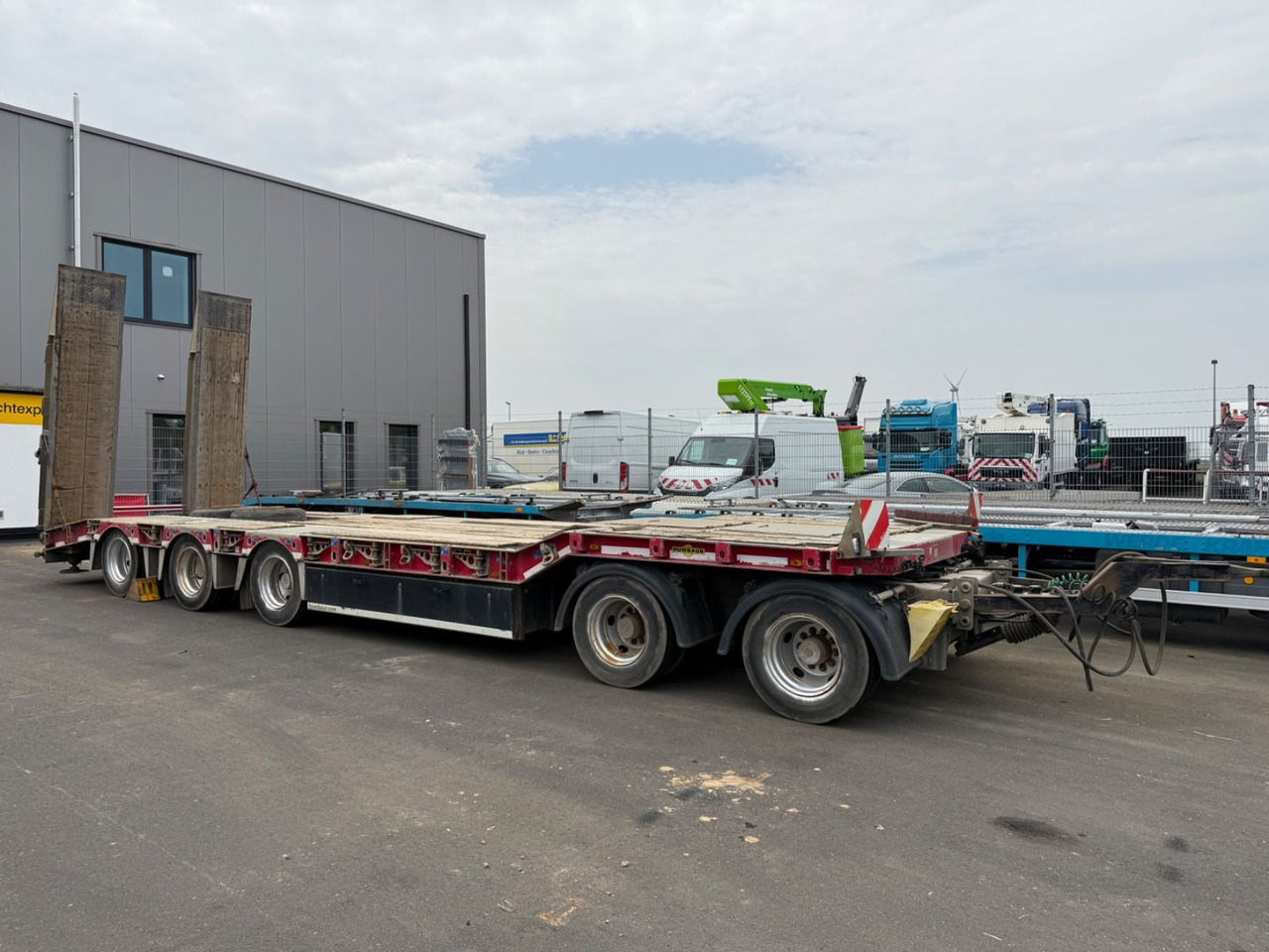 Humbaur 5-Achs Tieflader / Lift- und Lenkachse/ 50 to - Žemo profilio platforma priekaba: foto 1 Humbaur 5-Achs Tieflader / Lift- und Lenkachse/ 50 to - Žemo profilio platforma priekaba: foto 1