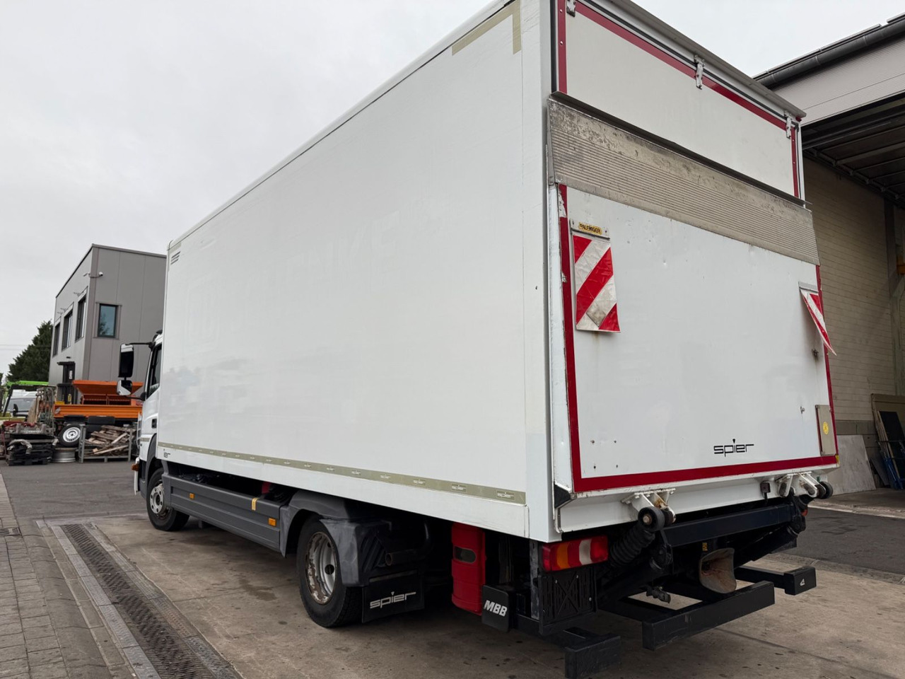 Mercedes-Benz Atego 3 4x2 821 4x2 LBW / Ahk. / Palfinger / 6m - Furgonas sunkvežimis: foto 3 Mercedes-Benz Atego 3 4x2 821 4x2 LBW / Ahk. / Palfinger / 6m - Furgonas sunkvežimis: foto 3