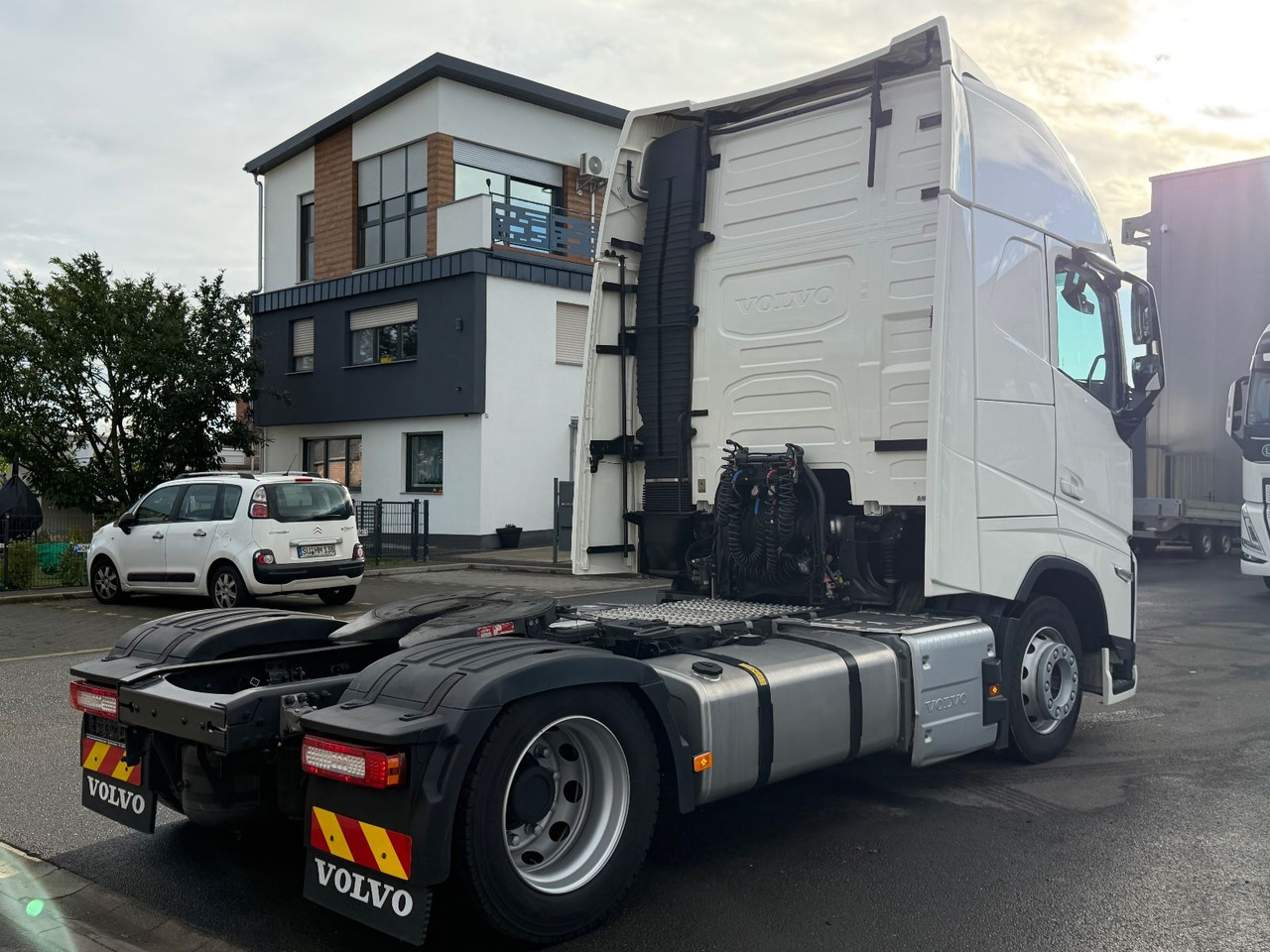 Volvo FH 460 Globetrotter XL, iSave, Lowdeck, Hub, E6 - Vilkikas: foto 4 Volvo FH 460 Globetrotter XL, iSave, Lowdeck, Hub, E6 - Vilkikas: foto 4