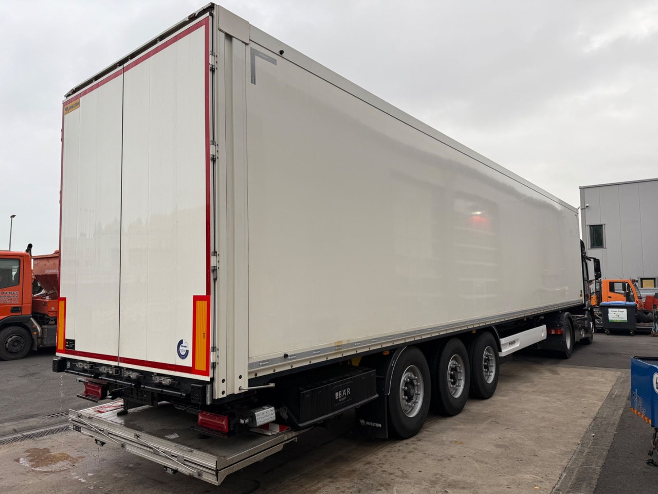 Wielton NSF3DryMaster/Ladebordwand/LBW/Standard/Taillift - Furgonas puspriekabė: foto 4 Wielton NSF3DryMaster/Ladebordwand/LBW/Standard/Taillift - Furgonas puspriekabė: foto 4