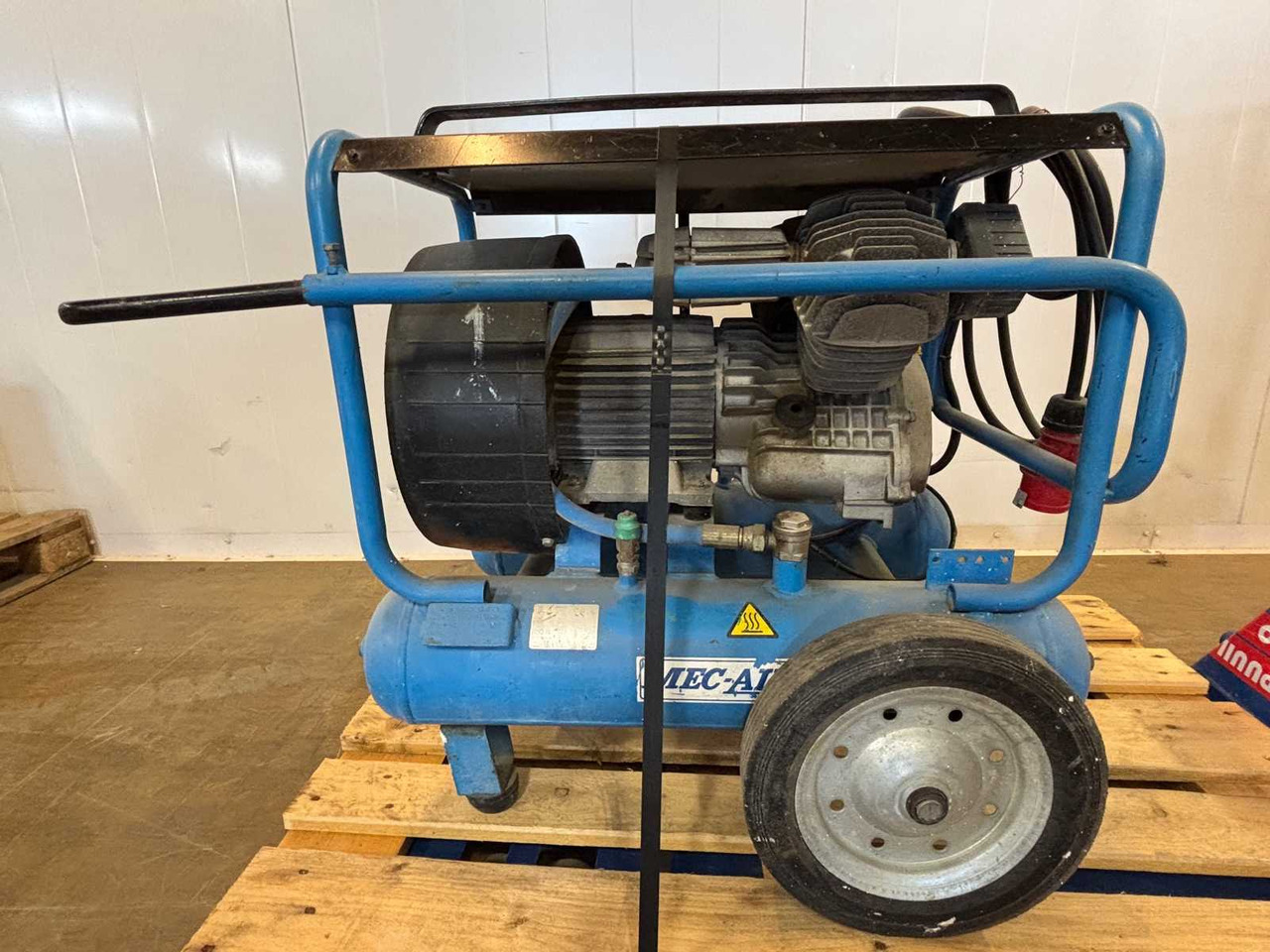 Compressor Mec-Air VKM592 3.0 kW - Oro kompresorius: foto 3 Compressor Mec-Air VKM592 3.0 kW - Oro kompresorius: foto 3
