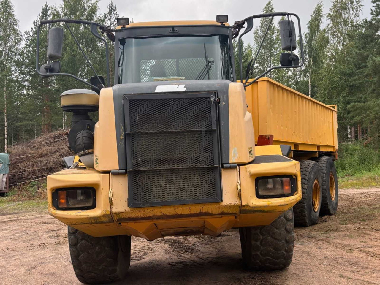 Dump Truck Bell B25D 6x6 - Šarnyrinis savivartis: foto 2 Dump Truck Bell B25D 6x6 - Šarnyrinis savivartis: foto 2