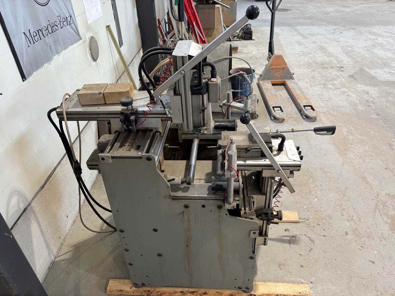 Three-spindle copy milling cutter P macchine s.r.l 03P - Frezavimo staklės: foto 5 Three-spindle copy milling cutter P macchine s.r.l 03P - Frezavimo staklės: foto 5