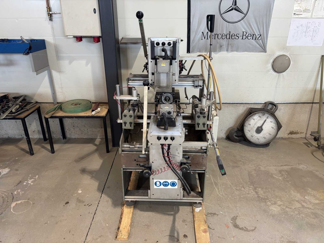 Three-spindle copy milling cutter P macchine s.r.l 03P - Frezavimo staklės: foto 1 Three-spindle copy milling cutter P macchine s.r.l 03P - Frezavimo staklės: foto 1