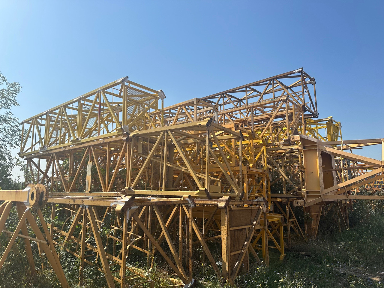 LIEBHERR 120 HC sections 1,8 m x 1,8 m & 256 HC 2,3 m x 2,3 m - Bokštinis kranas: foto 1 LIEBHERR 120 HC sections 1,8 m x 1,8 m & 256 HC 2,3 m x 2,3 m - Bokštinis kranas: foto 1