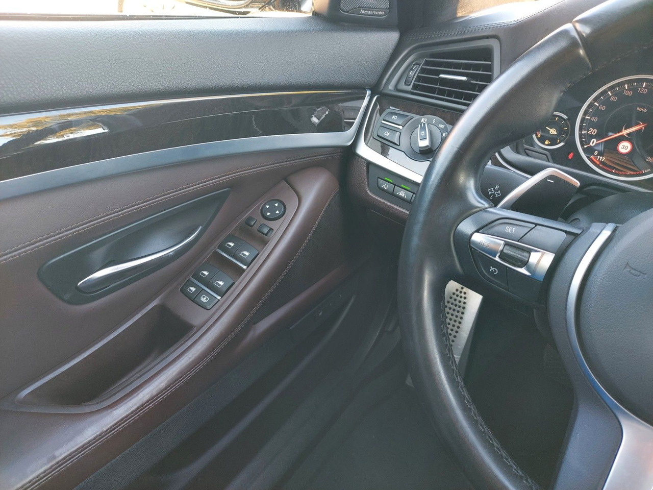 Sedanas BMW 550i Limousine Autom. M-Sport HUD Glasdach H&K: foto 14