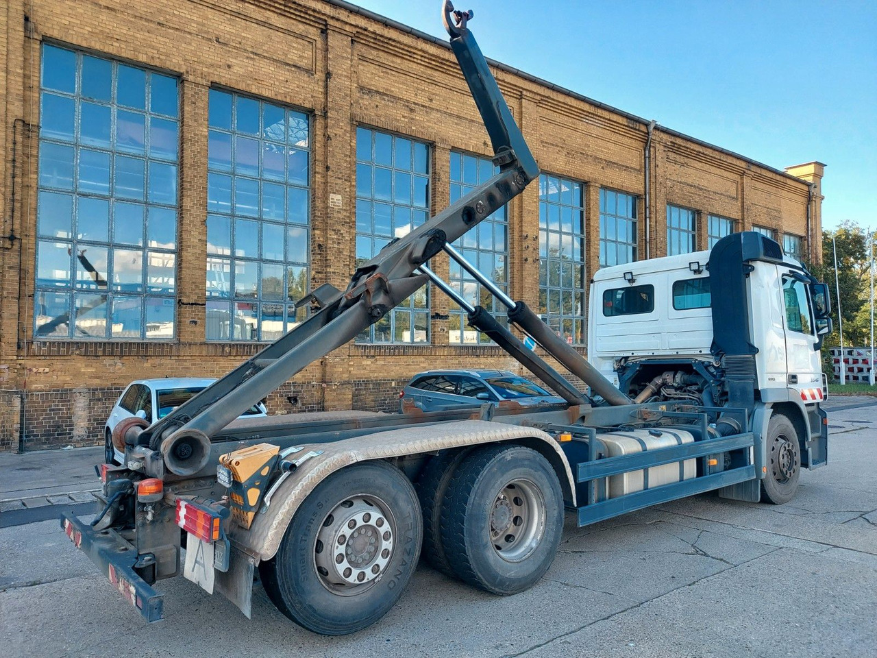 Mercedes-Benz Actros 6-Zyl. 2546 ABROLLKIPPER MEILER - Hook-lift sunkvežimis: foto 1 Mercedes-Benz Actros 6-Zyl. 2546 ABROLLKIPPER MEILER - Hook-lift sunkvežimis: foto 1