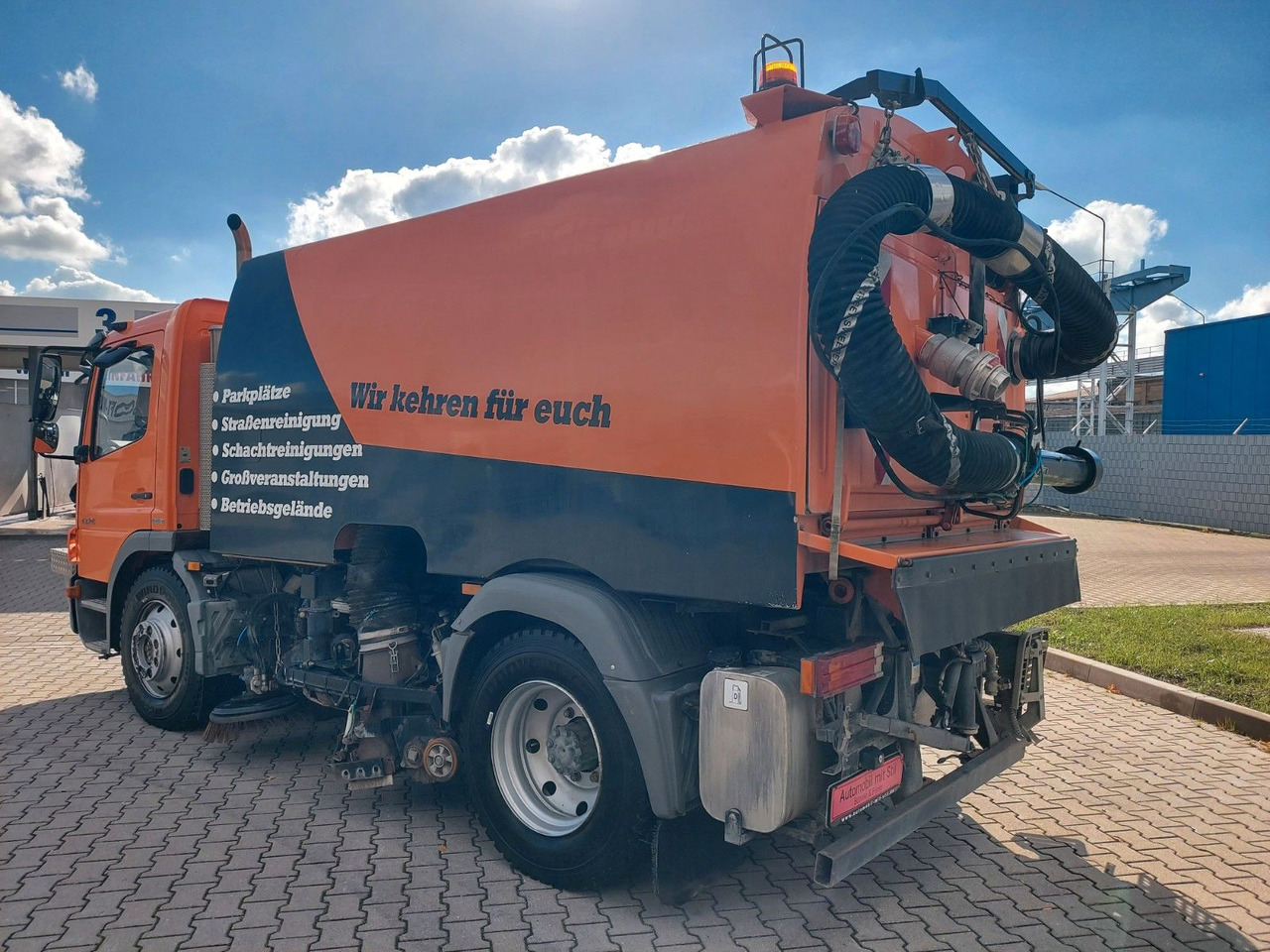 Mercedes-Benz Atego 2 6-Zyl. 4x2 1324 Schmidt SK 600 Klima - Gatvių šlavimo mašina: foto 5 Mercedes-Benz Atego 2 6-Zyl. 4x2 1324 Schmidt SK 600 Klima - Gatvių šlavimo mašina: foto 5