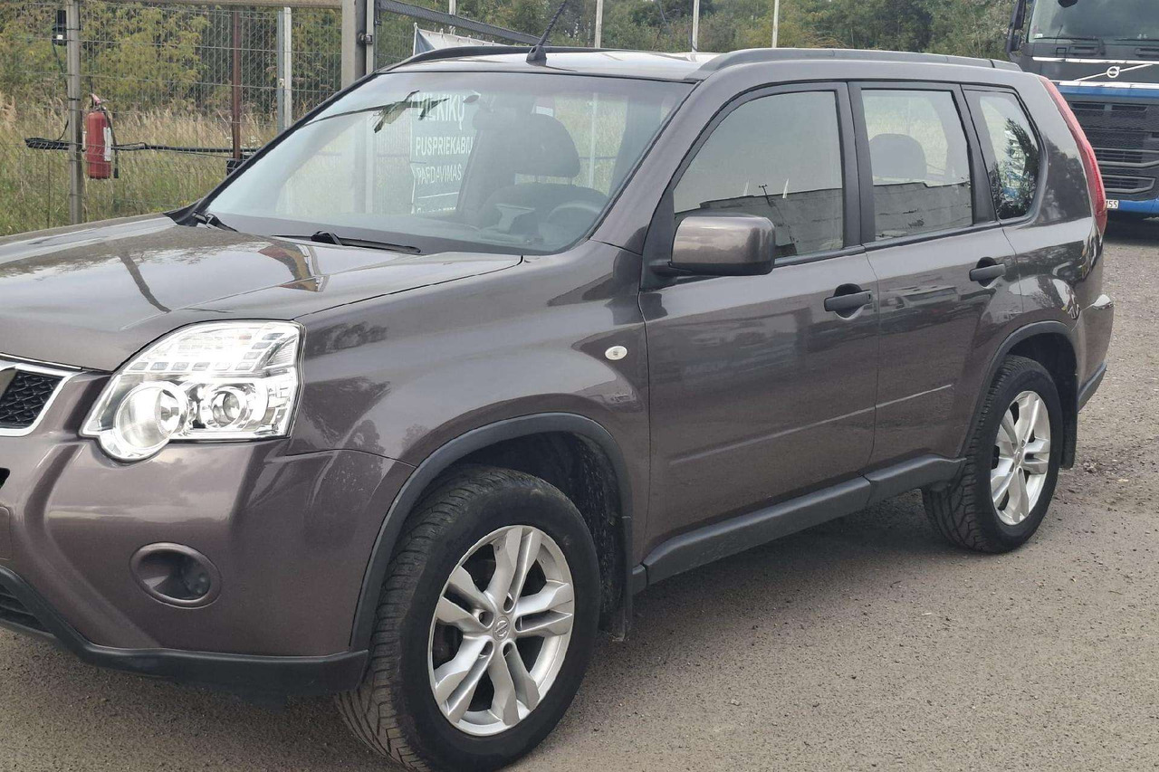 Nissan X-Trail - Visureigis: foto 1 Nissan X-Trail - Visureigis: foto 1