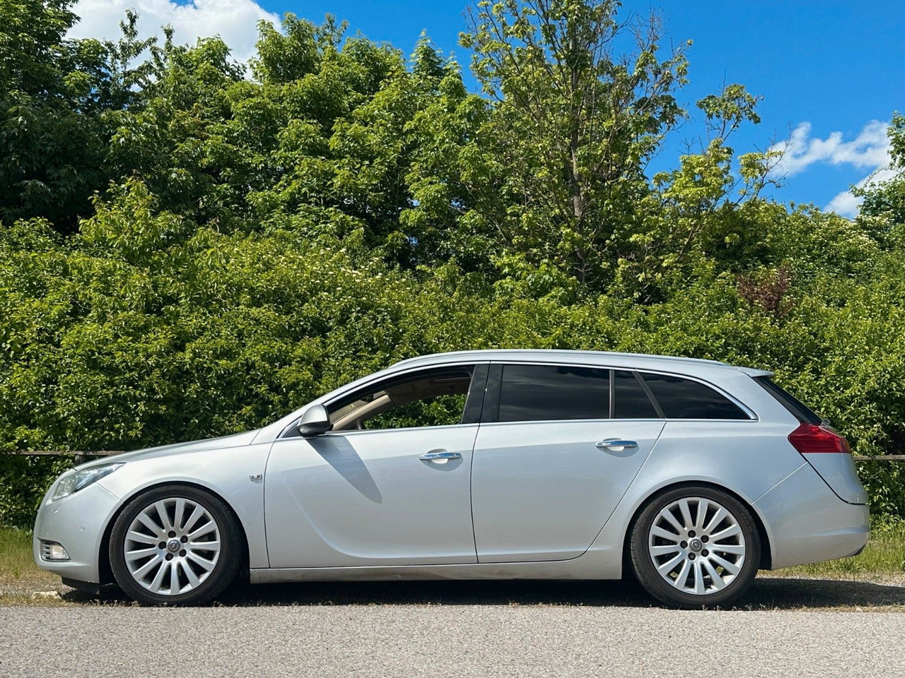 Opel Insignia Sports Tourer 2.0 CDTI eco 118 S/S - Lengvasis automobilis: foto 2 Opel Insignia Sports Tourer 2.0 CDTI eco 118 S/S - Lengvasis automobilis: foto 2