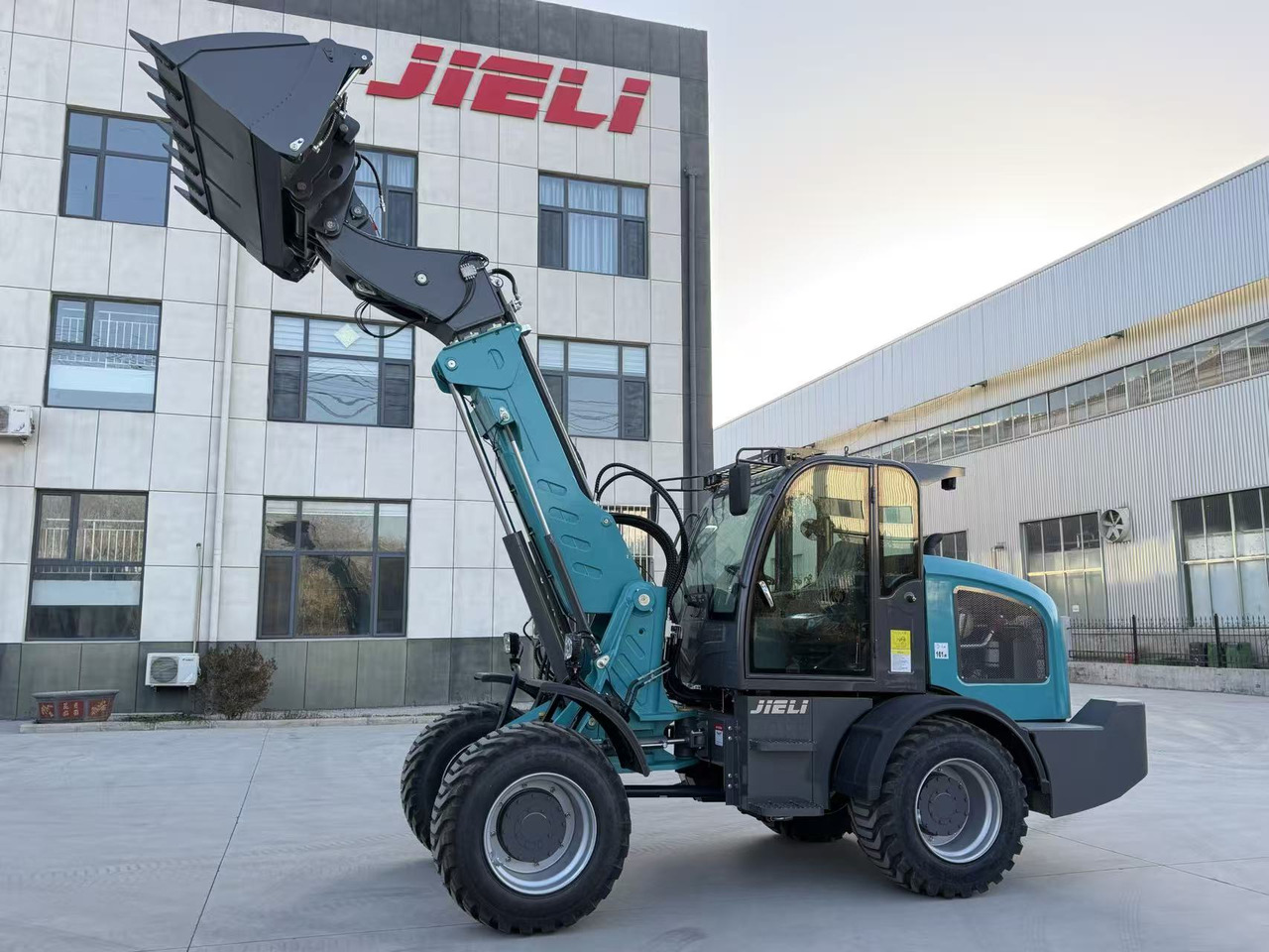 JIELI JL25T - Teleskopinis ratinis krautuvas: foto 5 JIELI JL25T - Teleskopinis ratinis krautuvas: foto 5