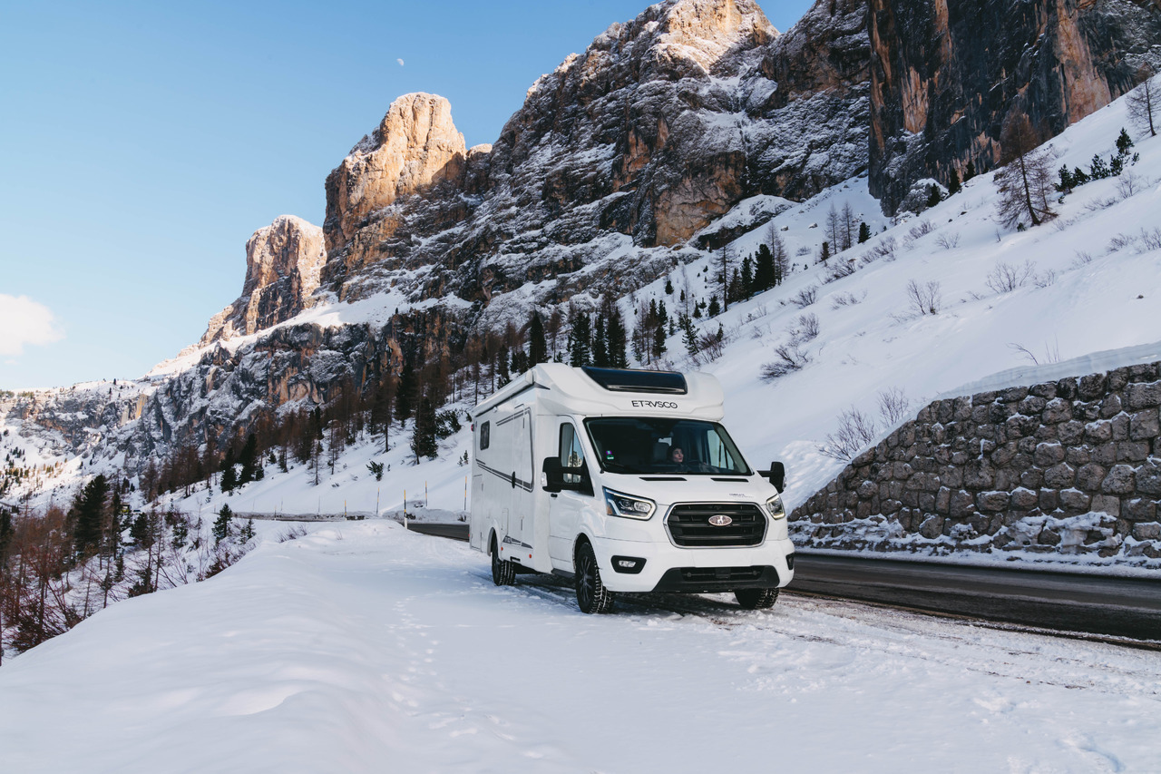 ETRUSCO Etrusco T 7.3 SF - Pusiau integruotas kemperis: foto 3 ETRUSCO Etrusco T 7.3 SF - Pusiau integruotas kemperis: foto 3