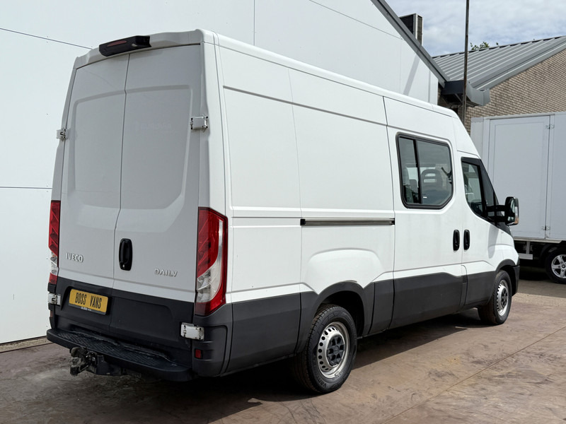 Iveco Daily 35S14 2.3 L2H2 Dubbele Cabine 7 Stoelen Airco Cruise Control Trekhaak 3.5t Lucht geveerde stoel - Krovininis mikroautobusas, Komercinis automobilis su dviguba kabina: foto 3 Iveco Daily 35S14 2.3 L2H2 Dubbele Cabine 7 Stoelen Airco Cruise Control Trekhaak 3.5t Lucht geveerde stoel - Krovininis mikroautobusas, Komercinis automobilis su dviguba kabina: foto 3