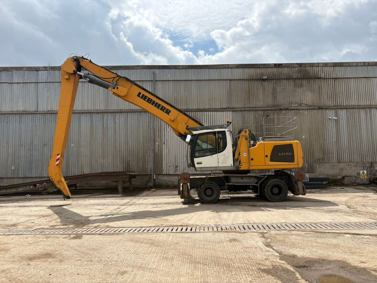 Liebherr LH40M Litronic - Ekskavatorius su ilga strėle: foto 2 Liebherr LH40M Litronic - Ekskavatorius su ilga strėle: foto 2