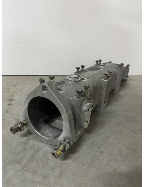 Liebherr A974 / P974 / R942 / R944 / R954 / R964 / R974 / R974B - A 974 / P 974 / R 942 / R 944 / R 954 / R 964 / R 974 / R 974B - Oro įsiurbimo vamzdis: foto 5 Liebherr A974 / P974 / R942 / R944 / R954 / R964 / R974 / R974B - A 974 / P 974 / R 942 / R 944 / R 954 / R 964 / R 974 / R 974B - Oro įsiurbimo vamzdis: foto 5