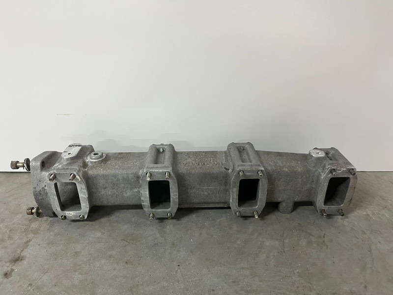 Liebherr A974 / P974 / R942 / R944 / R954 / R964 / R974 / R974B - A 974 / P 974 / R 942 / R 944 / R 954 / R 964 / R 974 / R 974B - Oro įsiurbimo vamzdis: foto 4 Liebherr A974 / P974 / R942 / R944 / R954 / R964 / R974 / R974B - A 974 / P 974 / R 942 / R 944 / R 954 / R 964 / R 974 / R 974B - Oro įsiurbimo vamzdis: foto 4