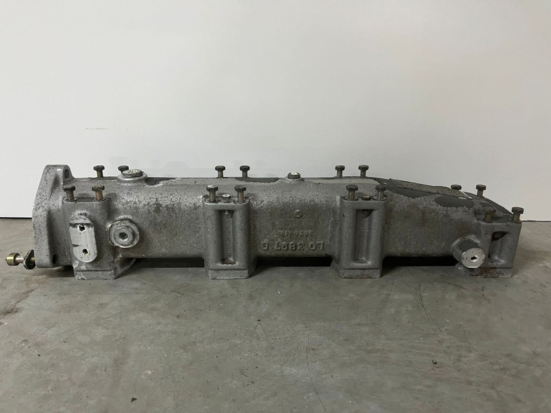 Liebherr A974 / P974 / R942 / R944 / R954 / R964 / R974 / R974B - A 974 / P 974 / R 942 / R 944 / R 954 / R 964 / R 974 / R 974B - Oro įsiurbimo vamzdis: foto 3 Liebherr A974 / P974 / R942 / R944 / R954 / R964 / R974 / R974B - A 974 / P 974 / R 942 / R 944 / R 954 / R 964 / R 974 / R 974B - Oro įsiurbimo vamzdis: foto 3