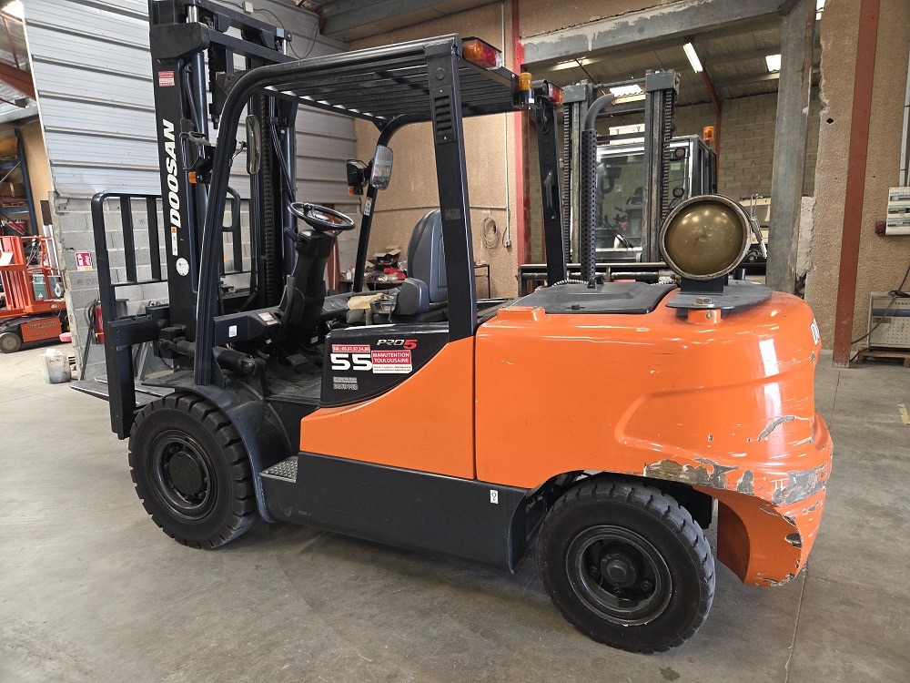 DOOSAN G55C-5 - Dujinis krautuvas: foto 2 DOOSAN G55C-5 - Dujinis krautuvas: foto 2