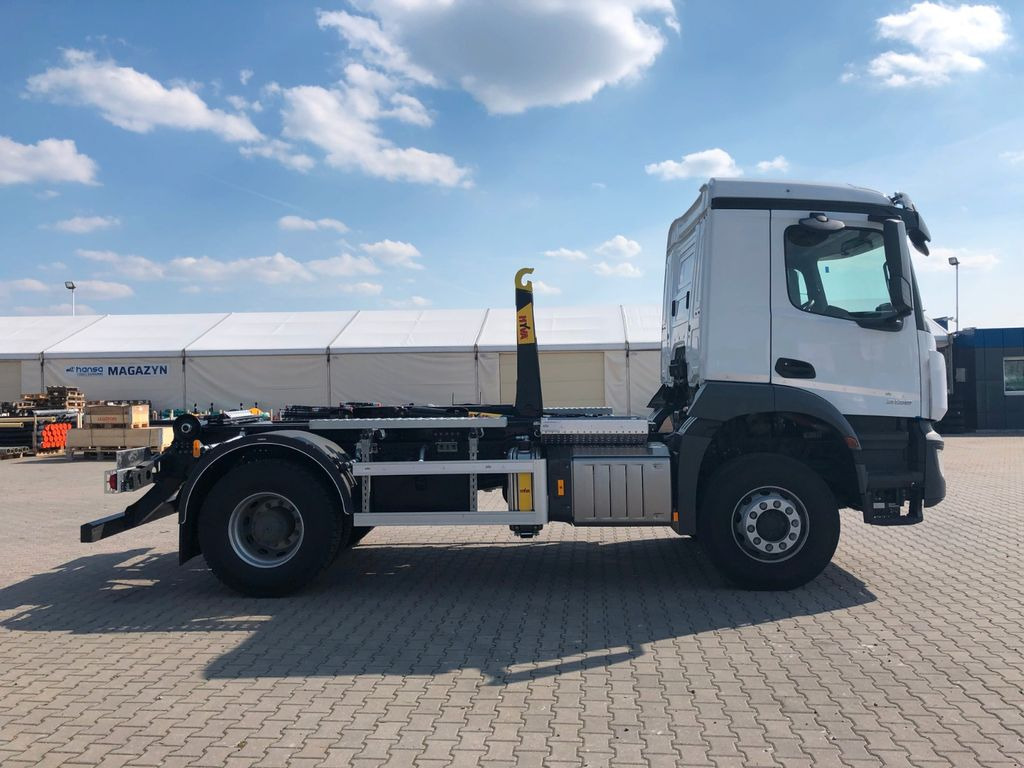 Mercedes-Benz AROCS 2136 Abrollkipper HYVA HKS-12-37-S - Hook-lift sunkvežimis: foto 3 Mercedes-Benz AROCS 2136 Abrollkipper HYVA HKS-12-37-S - Hook-lift sunkvežimis: foto 3