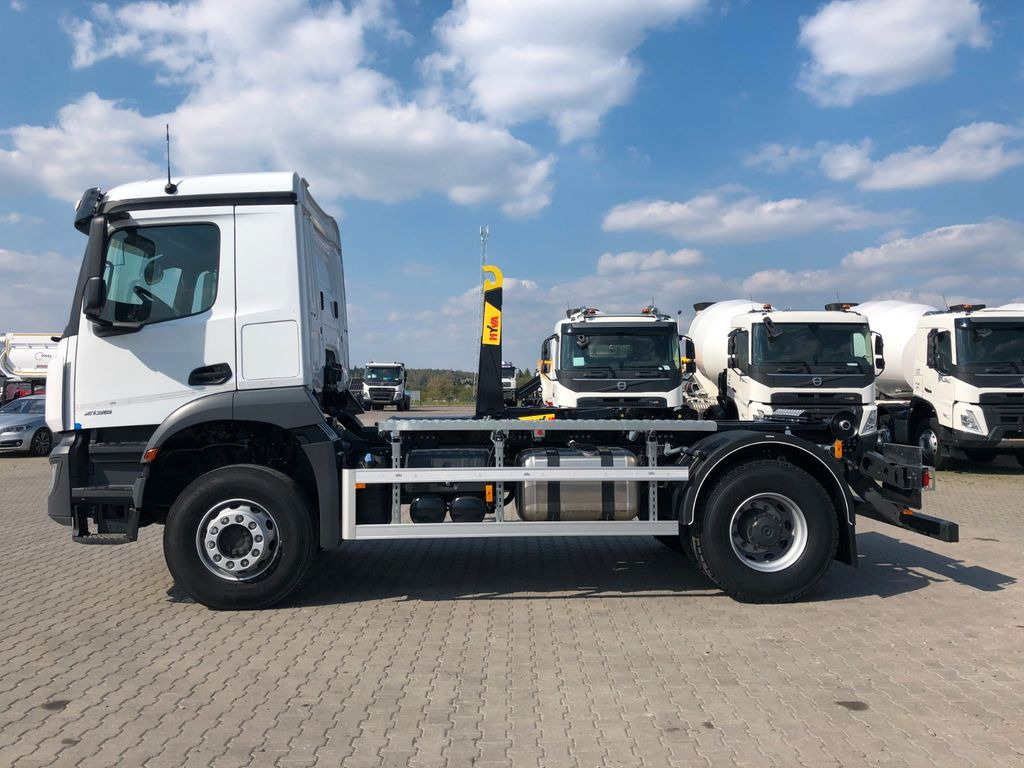 Mercedes-Benz AROCS 2136 Abrollkipper HYVA HKS-12-37-S - Hook-lift sunkvežimis: foto 4 Mercedes-Benz AROCS 2136 Abrollkipper HYVA HKS-12-37-S - Hook-lift sunkvežimis: foto 4