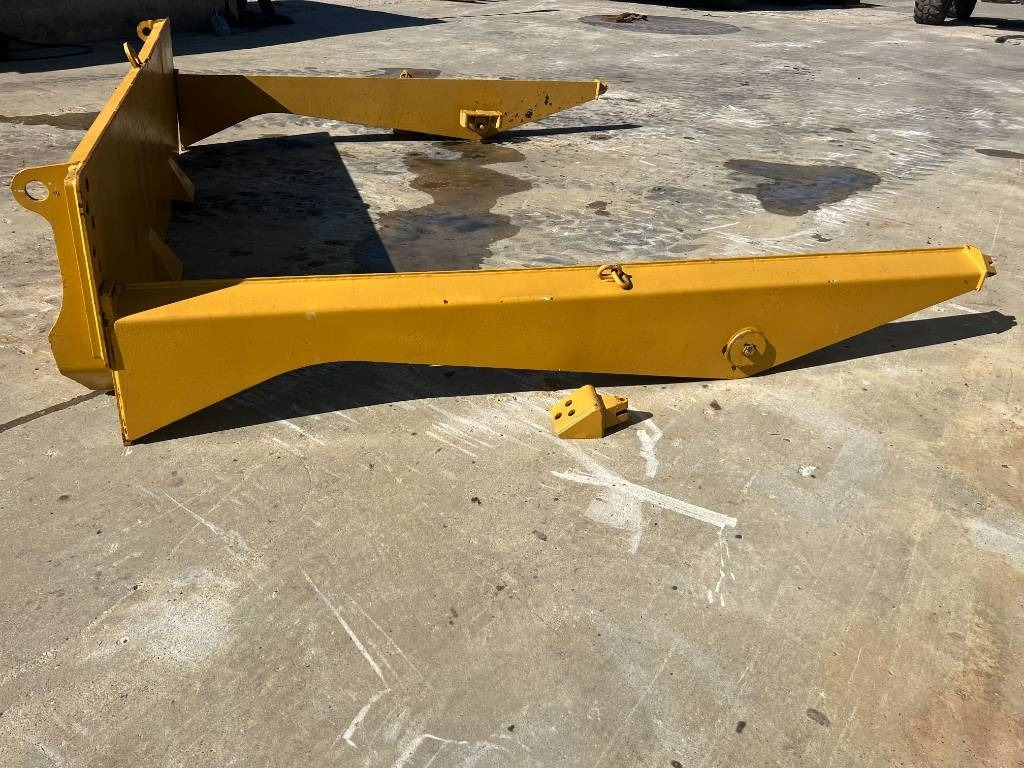 CAT TAILGATE CAT 735 - Atsarginės dalys - Statybinė technika: foto 4 CAT TAILGATE CAT 735 - Atsarginės dalys - Statybinė technika: foto 4