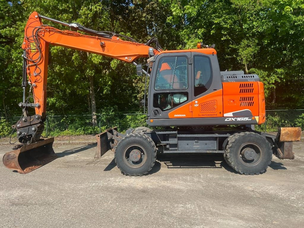 Doosan DX 165 W-5 - Ratinis ekskavatorius: foto 2 Doosan DX 165 W-5 - Ratinis ekskavatorius: foto 2