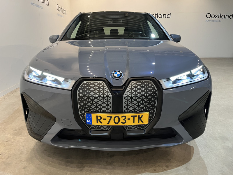 BMW iX xDrive40 High Executive 77 kWh / Luchtvering / Pano / Harman Kardon / Trekhaak / Sportpakket / 27.750 KM !! - Visureigis: foto 5 BMW iX xDrive40 High Executive 77 kWh / Luchtvering / Pano / Harman Kardon / Trekhaak / Sportpakket / 27.750 KM !! - Visureigis: foto 5