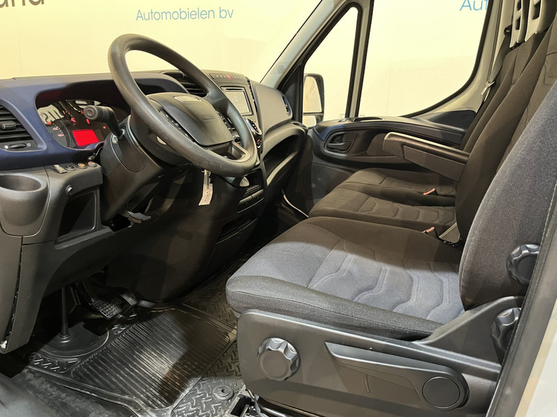 Iveco Daily 35S18D 3.0 375 Automaat Open Laadbak / Hiab Kraan / Euro 6 / Trekhaak 3500 KG / Airco / Camera / Navigatie / 3-Zits / 67.000 KM !! - Bortinis automobilis: foto 5 Iveco Daily 35S18D 3.0 375 Automaat Open Laadbak / Hiab Kraan / Euro 6 / Trekhaak 3500 KG / Airco / Camera / Navigatie / 3-Zits / 67.000 KM !! - Bortinis automobilis: foto 5