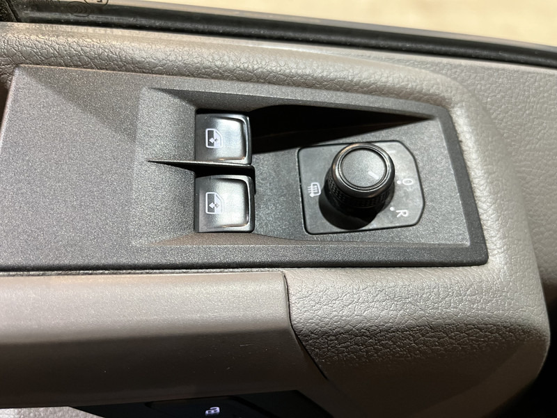 Krovininis mikroautobusas, Komercinis automobilis su dviguba kabina Volkswagen Crafter 35 2.0 TDI L3H3 180 PK Servicebus / Bott Inrichting / Euro 6 / Trekhaak 3000 KG / 220V. / Airco / Navigatie / CarPlay / Cruise Control / PDC 85.250 KM !!: foto 13