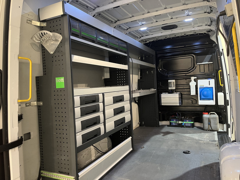 Krovininis mikroautobusas, Komercinis automobilis su dviguba kabina Volkswagen Crafter 35 2.0 TDI L3H3 180 PK Servicebus / Bott Inrichting / Euro 6 / Trekhaak 3000 KG / 220V. / Airco / Navigatie / CarPlay / Cruise Control / PDC 85.250 KM !!: foto 11