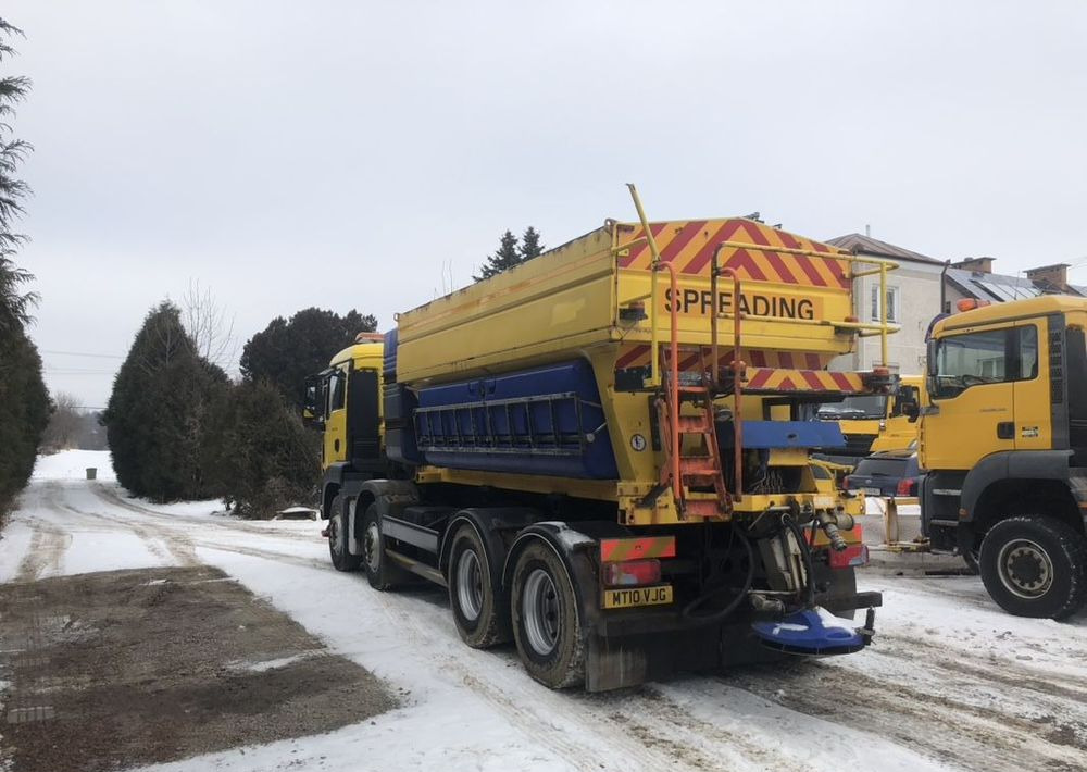 MAN TGS 32.360 8x4 piaskarka solarka schmidt euro5 pług lizingą MAN TGS 32.360 8x4 piaskarka solarka schmidt euro5 pług: foto 8