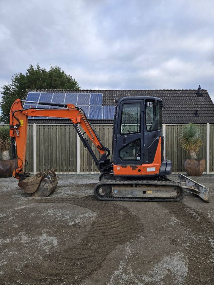 Hitachi ZX 38 U-5 A - Mini ekskavatorius: foto 1 Hitachi ZX 38 U-5 A - Mini ekskavatorius: foto 1