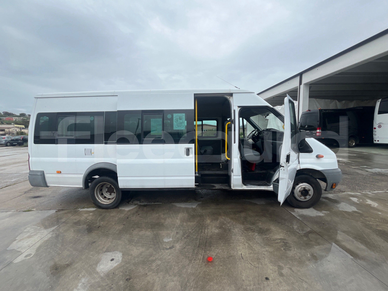 Mikroautobusas, Keleivinis furgonas Ford Transit: foto 11