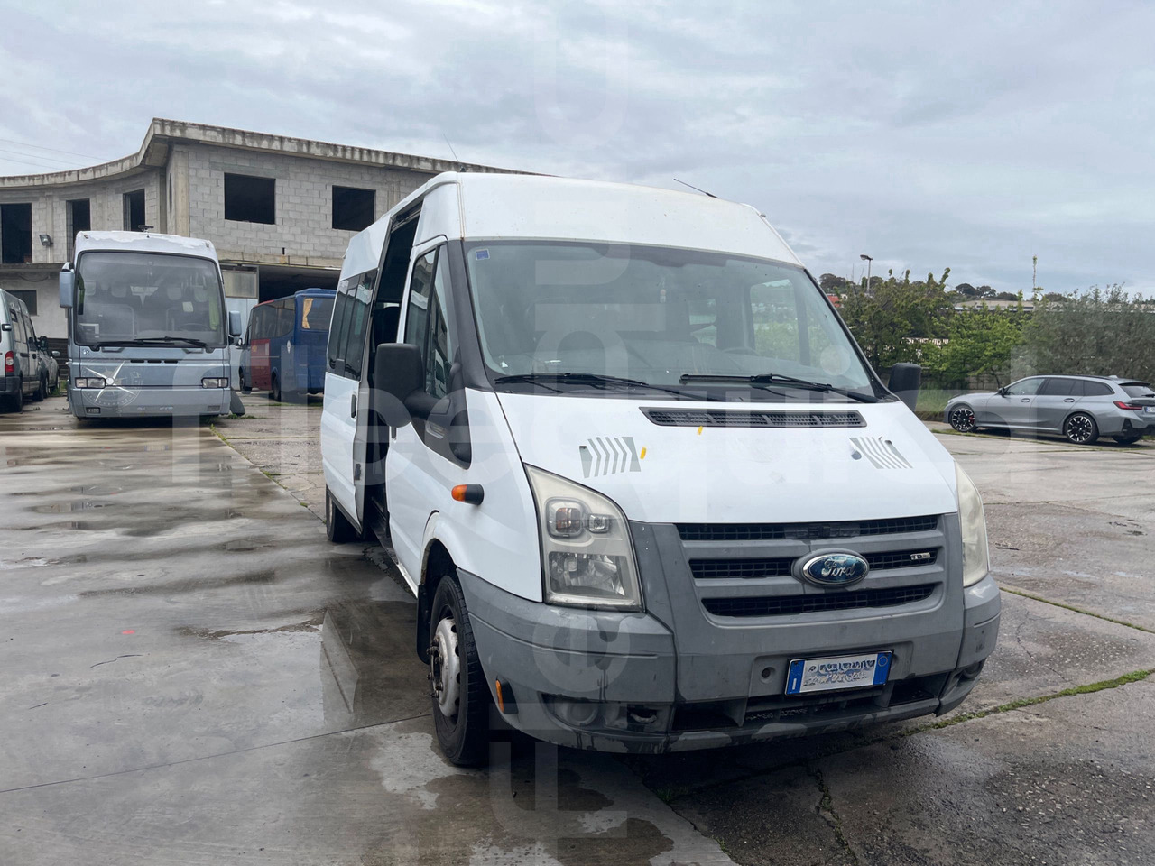 Mikroautobusas, Keleivinis furgonas Ford Transit: foto 12