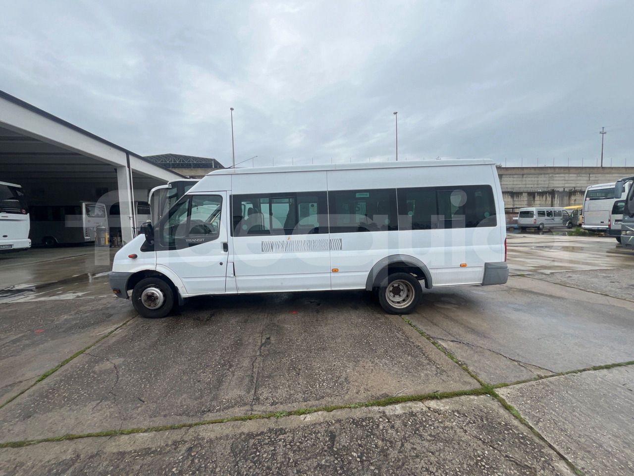 Mikroautobusas, Keleivinis furgonas Ford Transit: foto 16