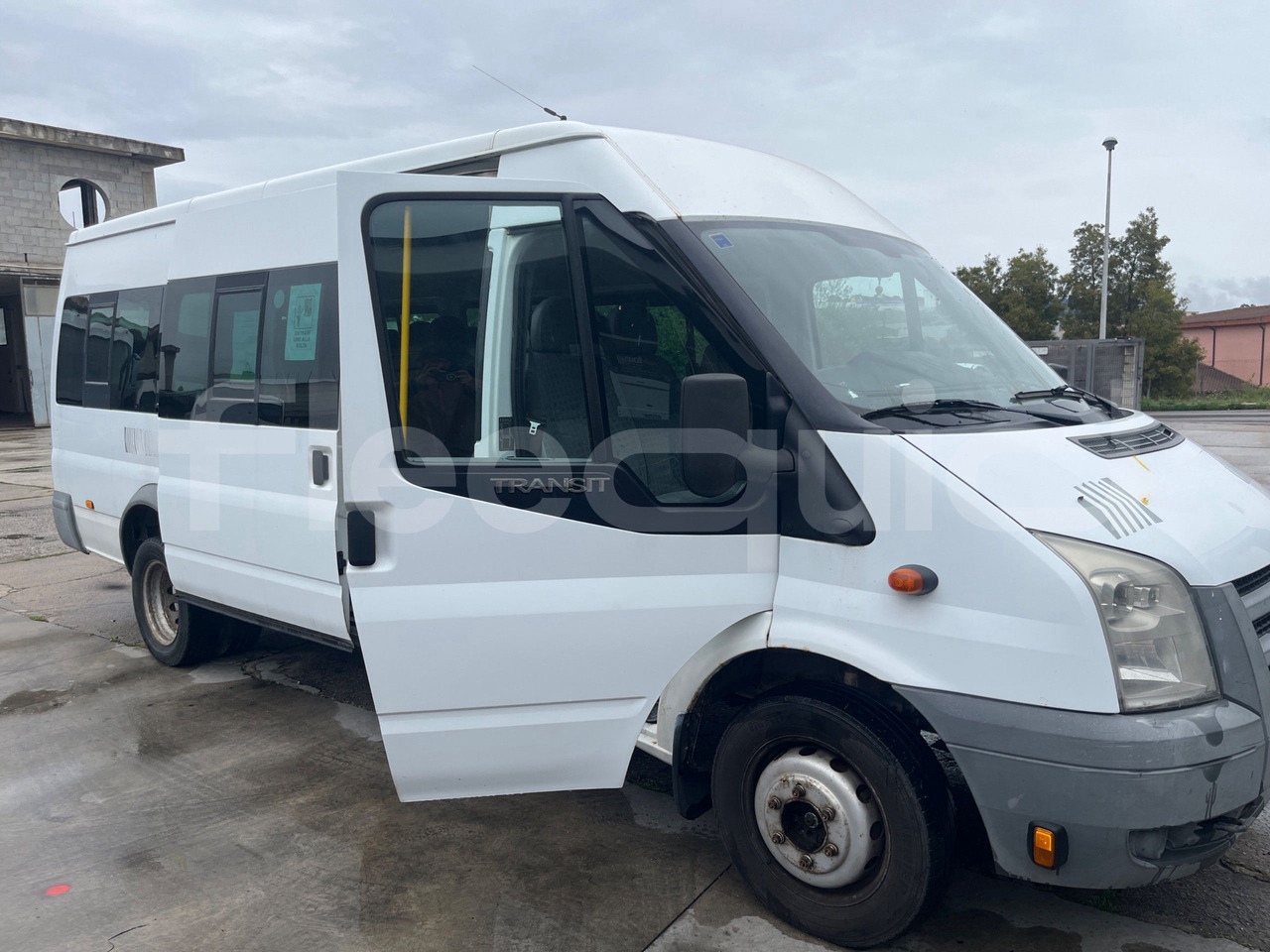 Mikroautobusas, Keleivinis furgonas Ford Transit: foto 14