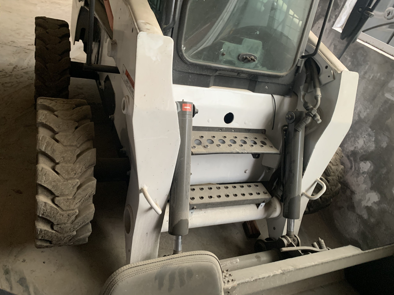 BOBCAT S300 - Mini krautuvas: foto 4 BOBCAT S300 - Mini krautuvas: foto 4
