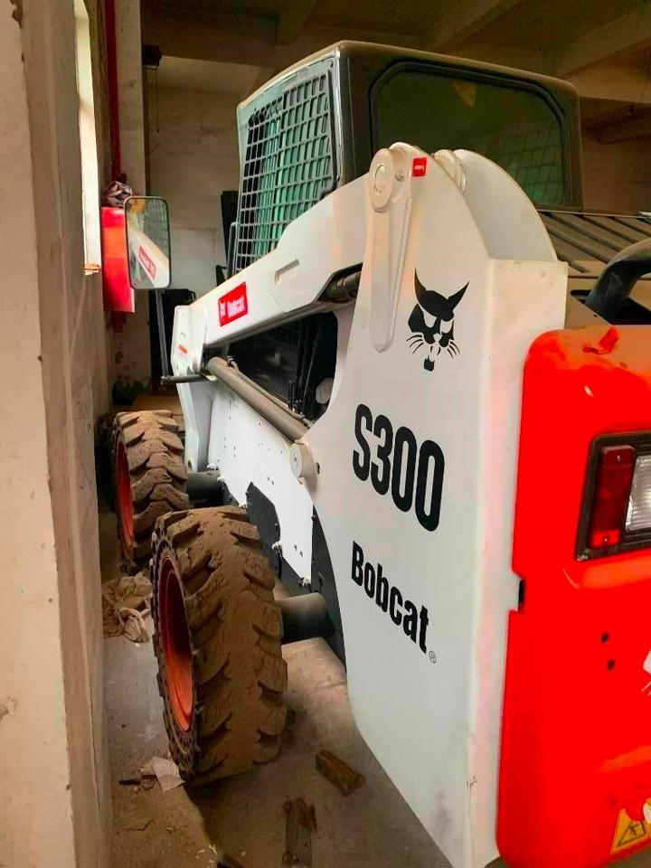Bobcat S 300 - Mini krautuvas: foto 4 Bobcat S 300 - Mini krautuvas: foto 4