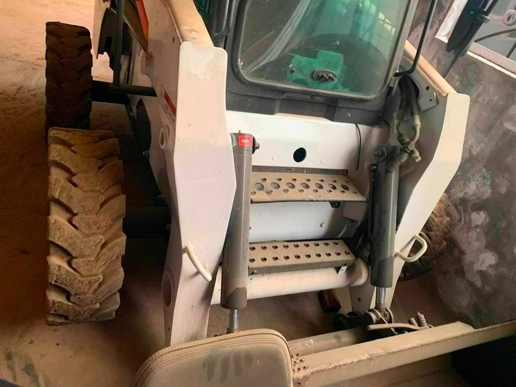 Bobcat S 300 - Mini krautuvas: foto 2 Bobcat S 300 - Mini krautuvas: foto 2